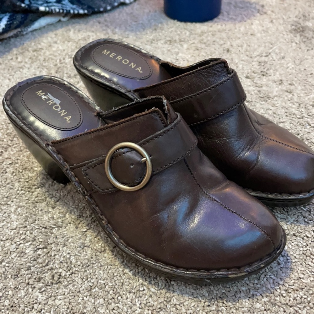MERONA BROWN CLOSED TOE HEEL